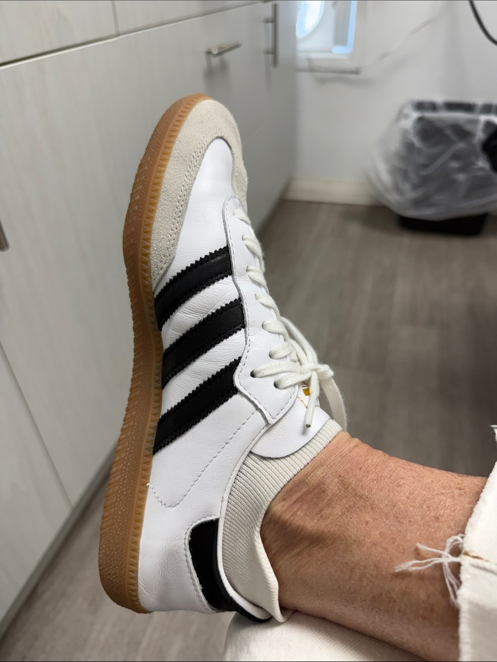 Like new Adidas Samba White and Black Leather Men's or Women’s Sneaker 7.5